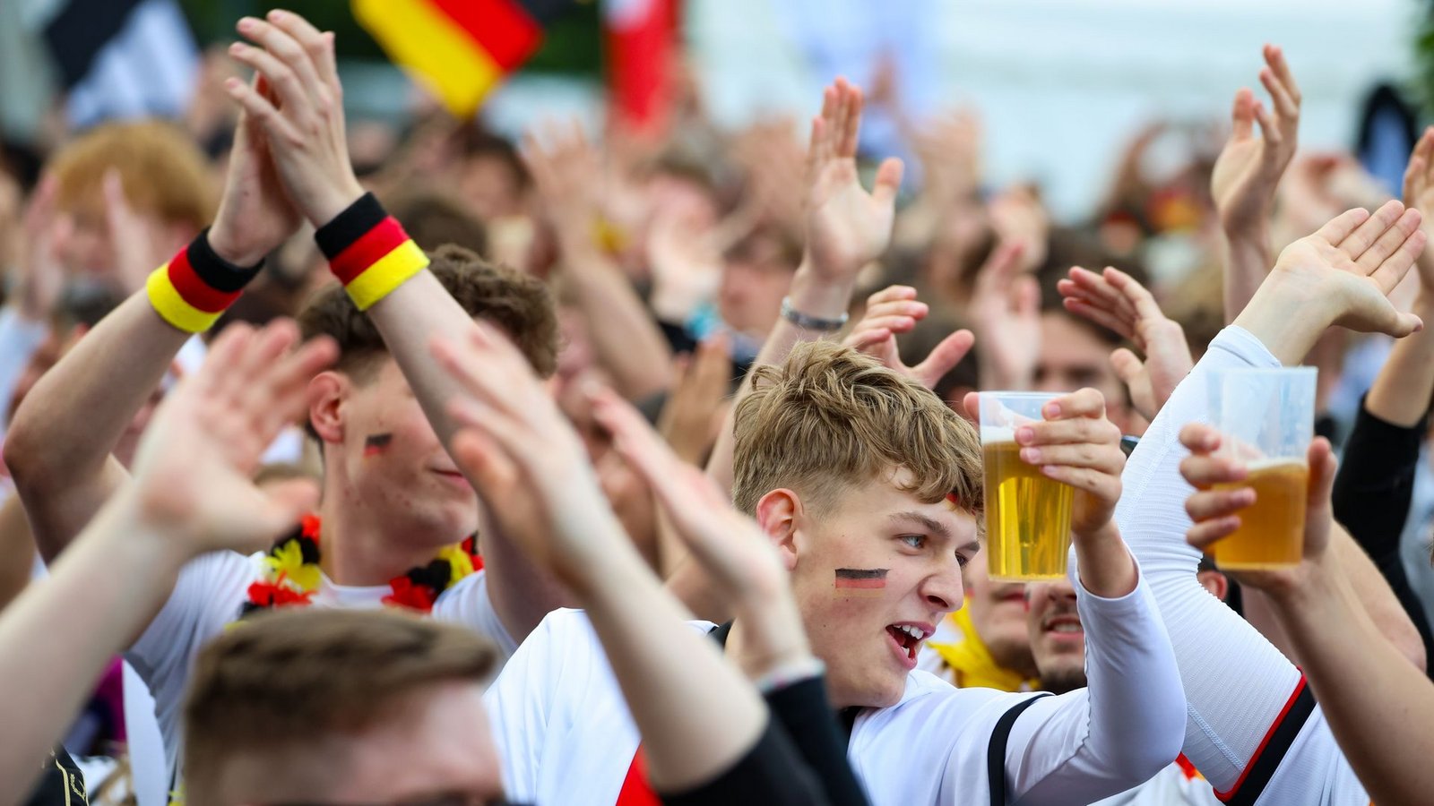 In Deutschland gibt es in WM-Zeiten hingegen besondere Kampfpreise.Foto: Christoph Reichwein/dpa In Deutschland gibt es in WM-Zeiten hingegen besondere Kampfpreise.Foto: Christoph Reichwein/dpa