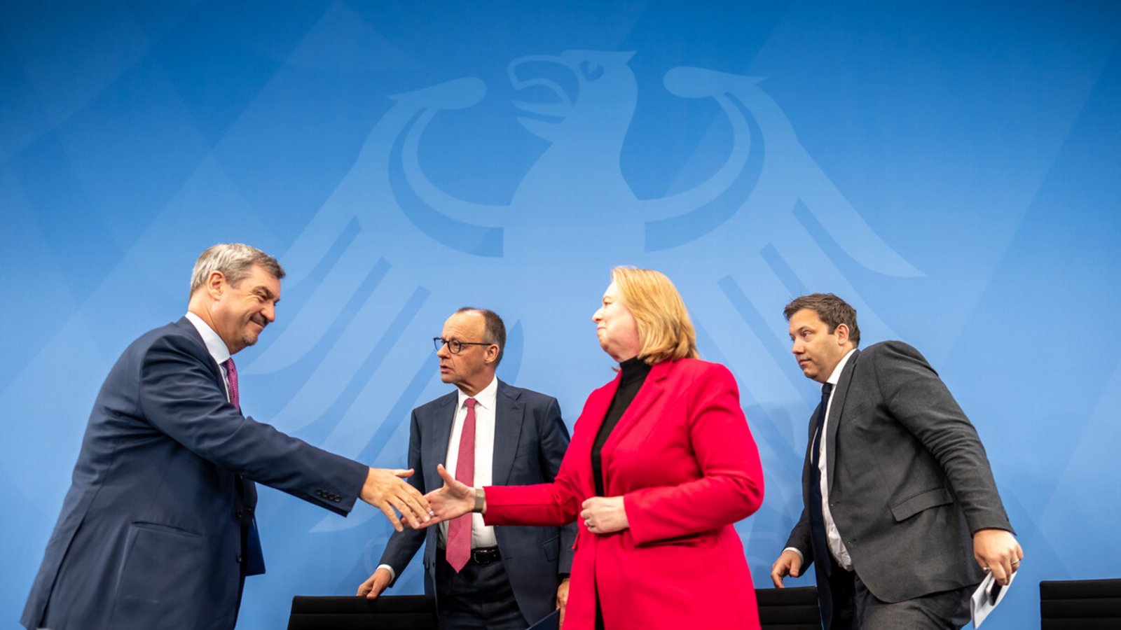 Sie sind sich einig – nur was haben die Bürger davon? Die Spitzen der Koalition: CSU-Chef Markus Söder, Kanzler Friedrich Merz, SPD-Chefin Bärbel Bas und Vizekanzler Lars Klingbeil (von links).Foto: Michael Kappeler/dpa