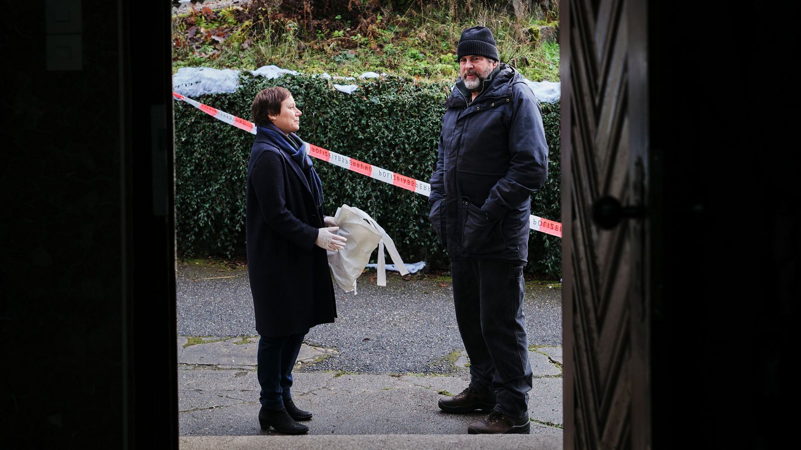 Tobler (Eva Löbau) und Berg (Hans-Jochen Wagner) verstehen sich wieder besser.Foto: SWR/Benoît Linder