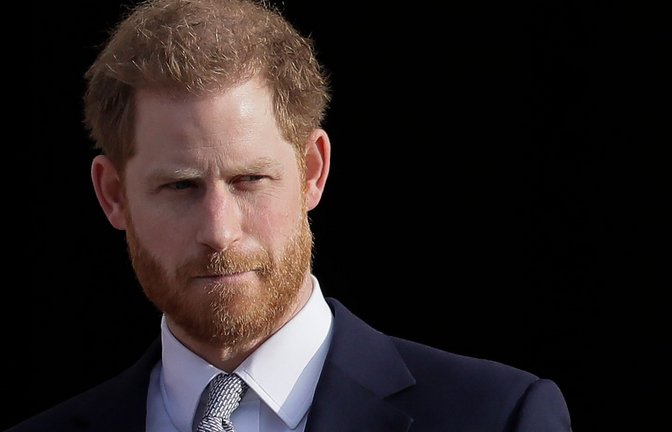 Prinz Harry hier noch in den Gärten des Buckingham-Palasts.<span class='image-autor'>Foto: Kirsty Wigglesworth/AP/dpa</span>