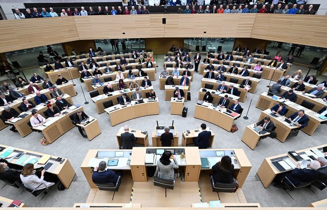Der Plenarsaal – zu klein für viele zusätzliche Abgeordnete?<span class='image-autor'>Foto: Bernd Weißbrod/dpa</span>