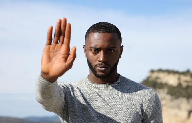 Etliche Menschen afrikanischer Herkunft haben einem Bericht zufolge in der EU mit Rassismus zu kämpfen. (Symbolbild)<span class='image-autor'>Foto: IMAGO/Panthermedia/PheelingsMedia via imago-images.</span>