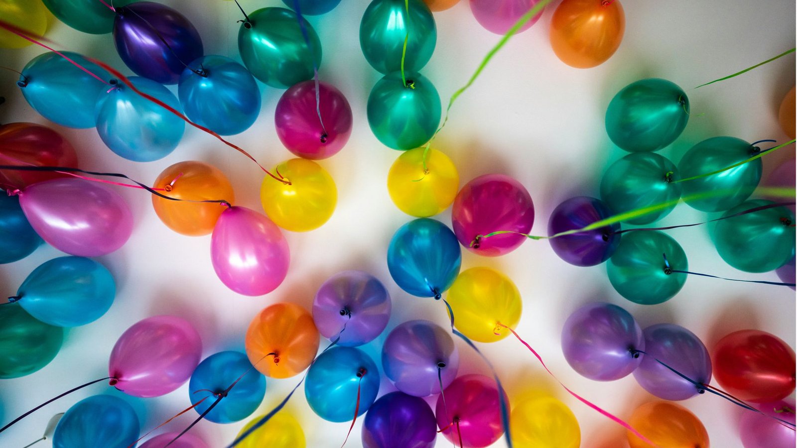 Bunte Luftballons, Pizza, Süßkram und Spiele reichen heute oftmals nicht mehr aus beim Kindergeburtstag .Foto: Unsplash/Adi Goldstein Bunte Luftballons, Pizza, Süßkram und Spiele reichen heute oftmals nicht mehr aus beim Kindergeburtstag .Foto: Unsplash/Adi Goldstein