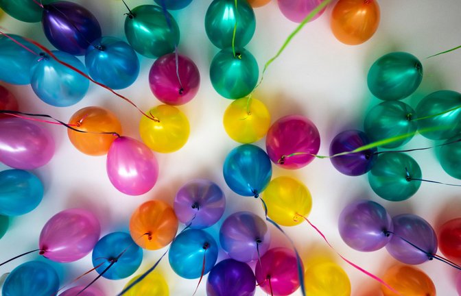 Bunte Luftballons, Pizza, Süßkram und Spiele reichen heute oftmals nicht mehr aus beim Kindergeburtstag .<span class='image-autor'>Foto: Unsplash/Adi Goldstein</span>