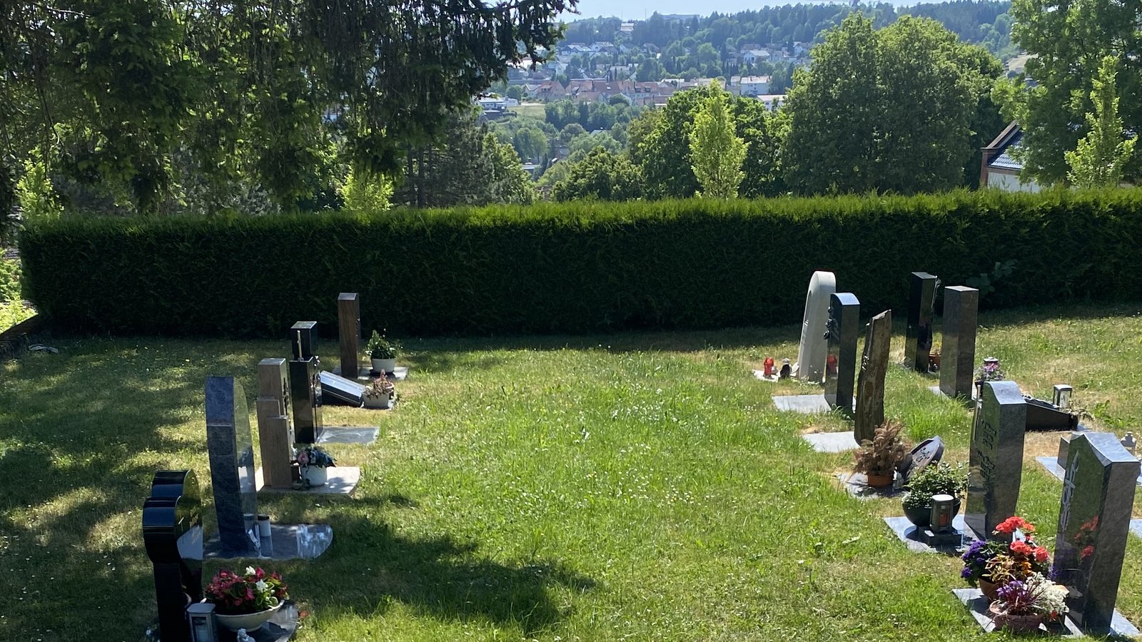 So sehen die Rasengräber auf dem Friedhof von Gammertingen aus. Foto: Heister So sehen die Rasengräber auf dem Friedhof von Gammertingen aus. Foto: Heister
