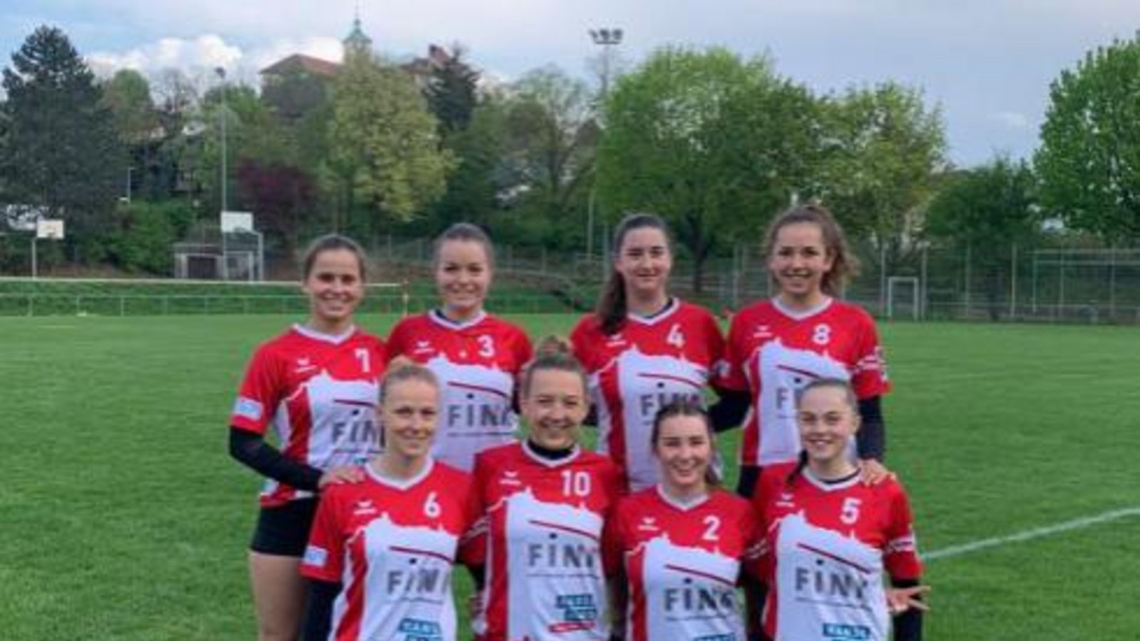 Die Meistermannschaft des TV Vaihingen in der 2. Bundesliga West. Hinten von links: Eva Winkler, Nienke Maisch, Lisa Knodel, Leoni Modenese, Vorne von links: Natalie Lochmahr (ohne Einsatz), Merle Bremer, Lea Schmidt (ohne Einsatz), Ricarda Stübbe.  Foto: privat