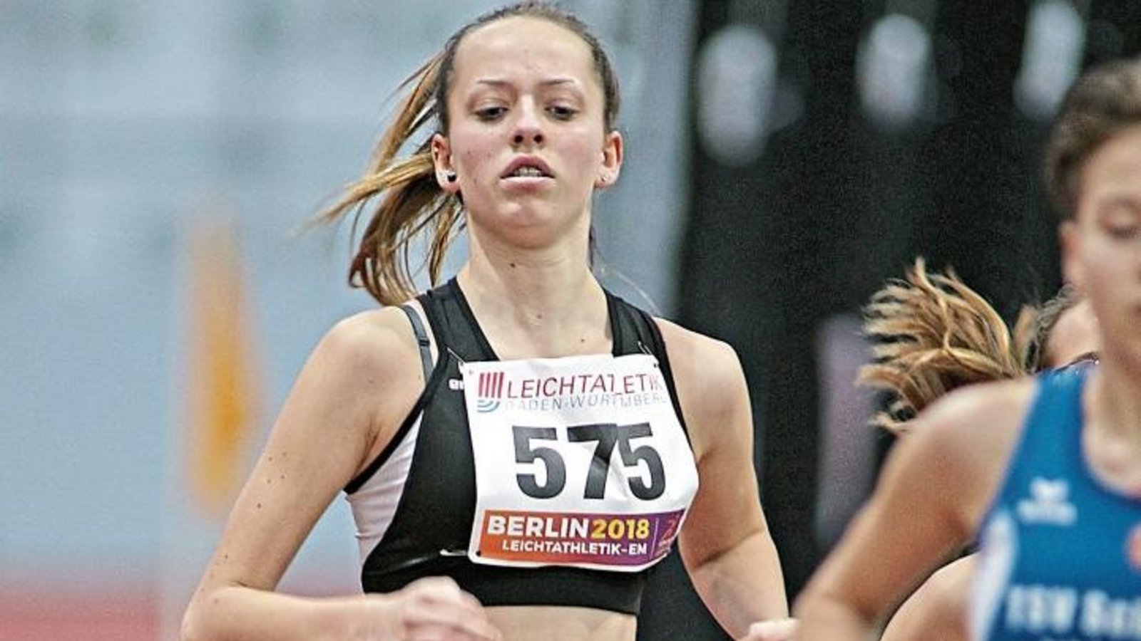 Nicht ihr Tag: Jule Methner (TSV Ensingen) wurde über 800 Meter der W 15 bei den württembergischen Meisterschaften Gesamtletzte. Foto: Görlitz Nicht ihr Tag: Jule Methner (TSV Ensingen) wurde über 800 Meter der W 15 bei den württembergischen Meisterschaften Gesamtletzte. Foto: Görlitz