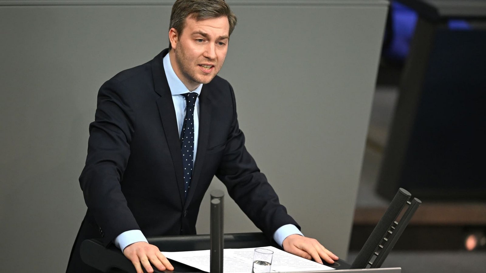 Frederik Bouffier (CDU) ist der Sohn des früheren hessischen Ministerpräsidenten Volker Bouffier.Elisa Schu/dpa Frederik Bouffier (CDU) ist der Sohn des früheren hessischen Ministerpräsidenten Volker Bouffier.Elisa Schu/dpa