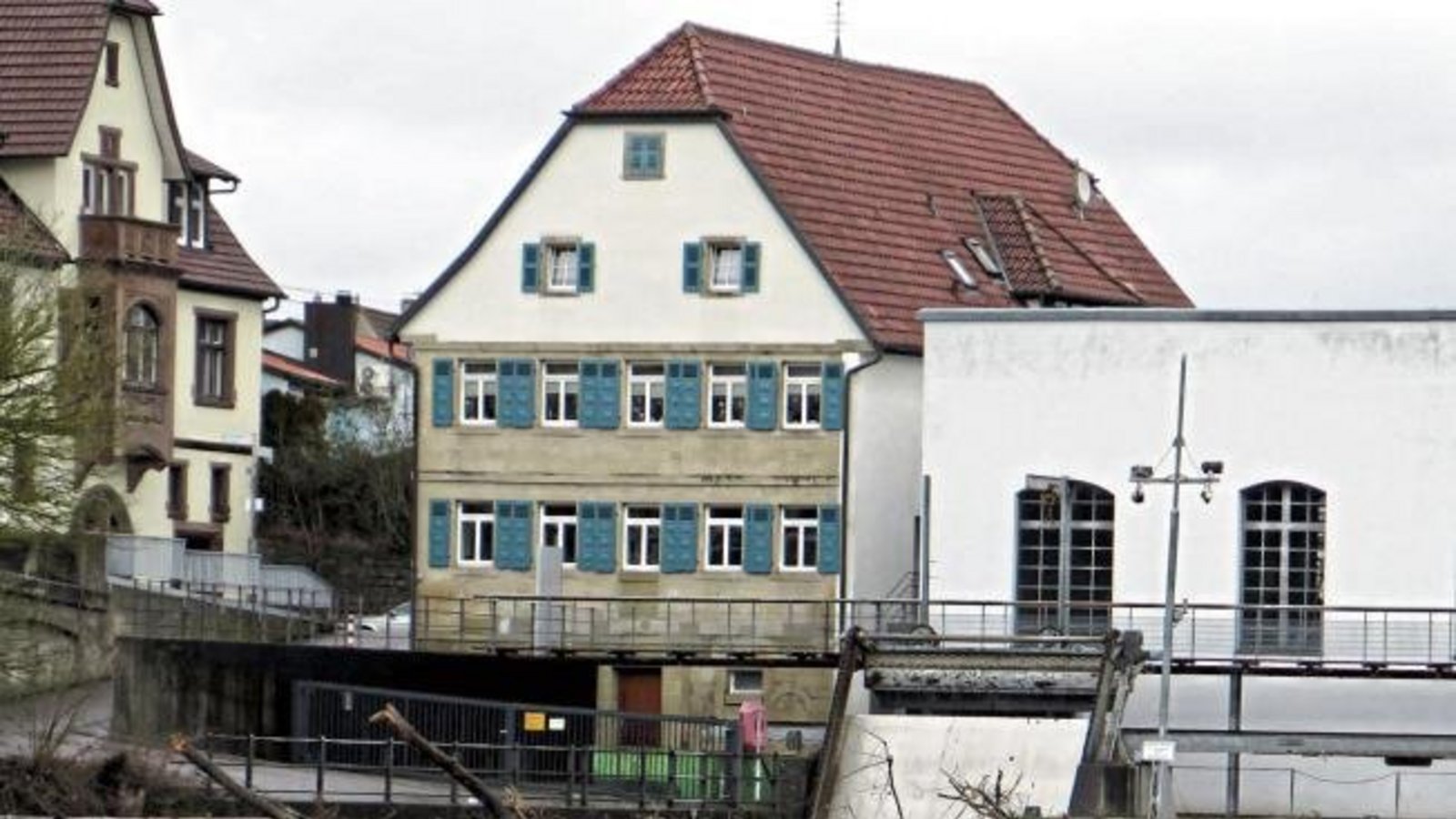 „Da staut sich was an“, schreibt unser Leser Clemens Woerner zu seinem Foto, das am Oberriexinger Kleinwasserkraftwerk an der Enz entstanden ist. „Da staut sich was an“, schreibt unser Leser Clemens Woerner zu seinem Foto, das am Oberriexinger Kleinwasserkraftwerk an der Enz entstanden ist.