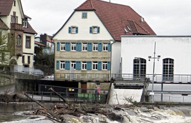 „Da staut sich was an“, schreibt unser Leser Clemens Woerner zu seinem Foto, das am Oberriexinger Kleinwasserkraftwerk an der Enz entstanden ist.