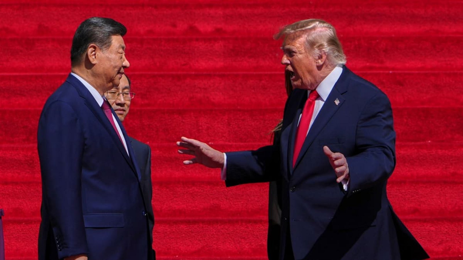 US-Präsident Donald Trump (r) unterhält sich auf den Stufen des National Archives Museum mit dem chinesischen Präsidenten Xi Jinping.Julia Demaree Nikhinson/AP/dpa US-Präsident Donald Trump (r) unterhält sich auf den Stufen des National Archives Museum mit dem chinesischen Präsidenten Xi Jinping.Julia Demaree Nikhinson/AP/dpa