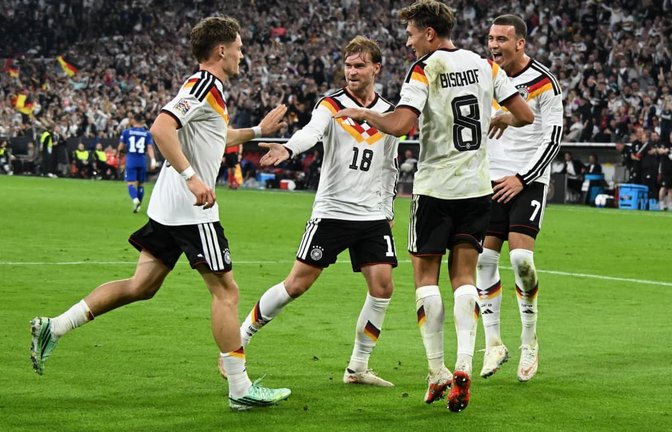 Die deutsche Nationalmannschaft siegt – Said El Mala, Tom Bischof und Maximilian Mittelstädt jubeln mit Torschütze Florian Wirtz (v. re.).<span class='image-autor'>IMAGO/Gerhard Schultheiß</span>