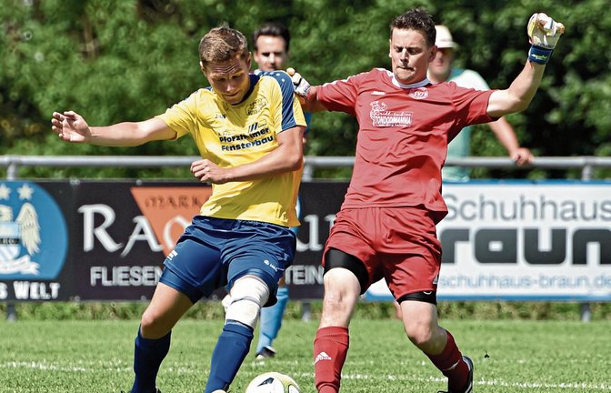 Stürmern wie Tim Stuible (links) ist es nicht fremd, wie Sinan Yilmaz das Nussdorfer Team ausrichtet. Am Sonntag steht das erste Spiel an.  Foto: Leitner