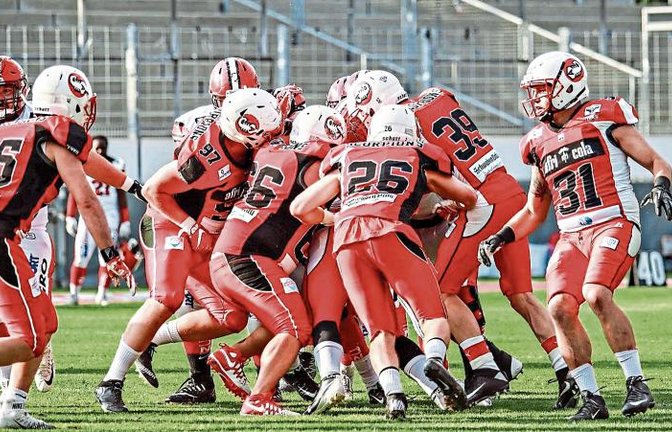 Auf ein Neues: Die American Footballer der Stuttgarter Scorpions starten am heutigen Samstag mit einem Heimspiel gegen die Marburg Mercenaries in die neue Bundesligasaison.  Foto: Philipp