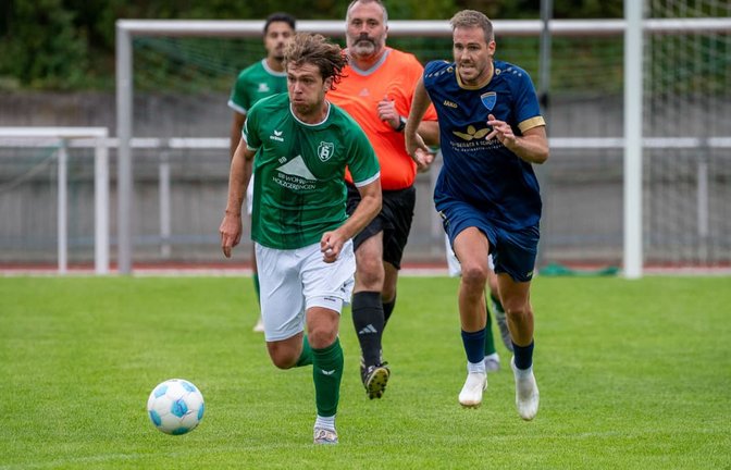 Erster Kratzer im Lack: Nach zuvor zwei Siegen unterlagen Niko Klein (li.) und die SpVgg Holzgerlingen mit 0:1 gegen Lukas Zweigle (re.) und den TV Darmsheim.<span class='image-autor'>Eibner/Manuel Flierl</span>