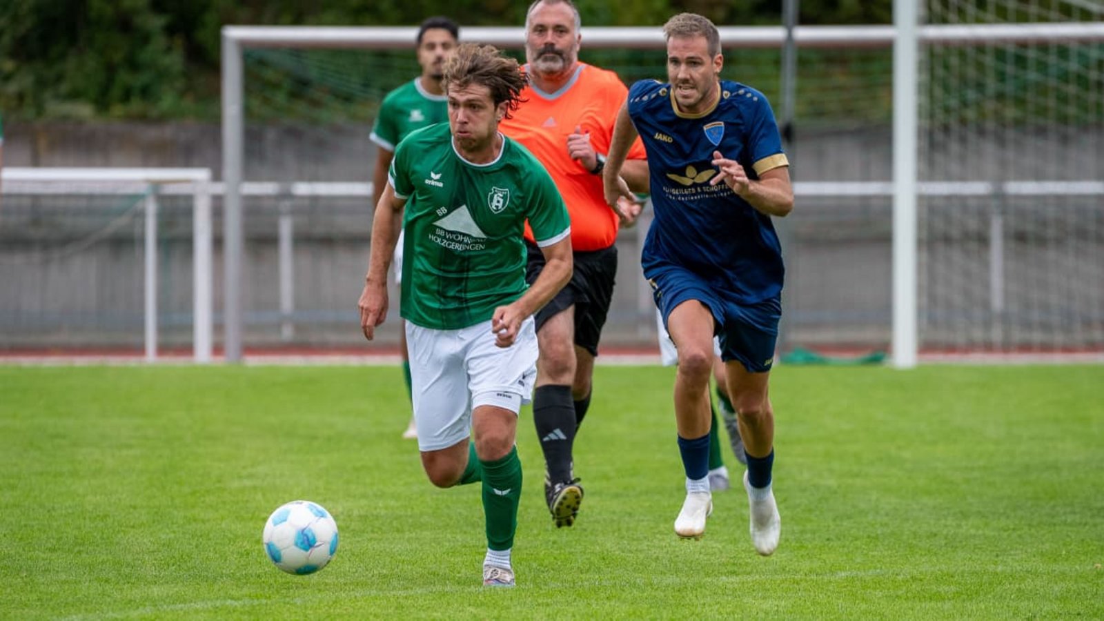 Erster Kratzer im Lack: Nach zuvor zwei Siegen unterlagen Niko Klein (li.) und die SpVgg Holzgerlingen mit 0:1 gegen Lukas Zweigle (re.) und den TV Darmsheim.Eibner/Manuel Flierl Erster Kratzer im Lack: Nach zuvor zwei Siegen unterlagen Niko Klein (li.) und die SpVgg Holzgerlingen mit 0:1 gegen Lukas Zweigle (re.) und den TV Darmsheim.Eibner/Manuel Flierl