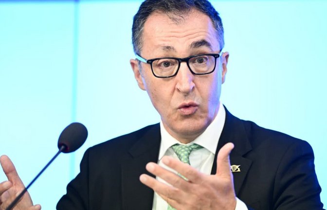Baden-Württembergs Ministerpräsident Cem Özdemir (Grüne) hat seine Forderung nach möglichen AfD-Verbotsverfahren in einzelnen Bundesländern konkretisiert (Archivfoto).<span class='image-autor'>Bernd Weißbrod/dpa</span>