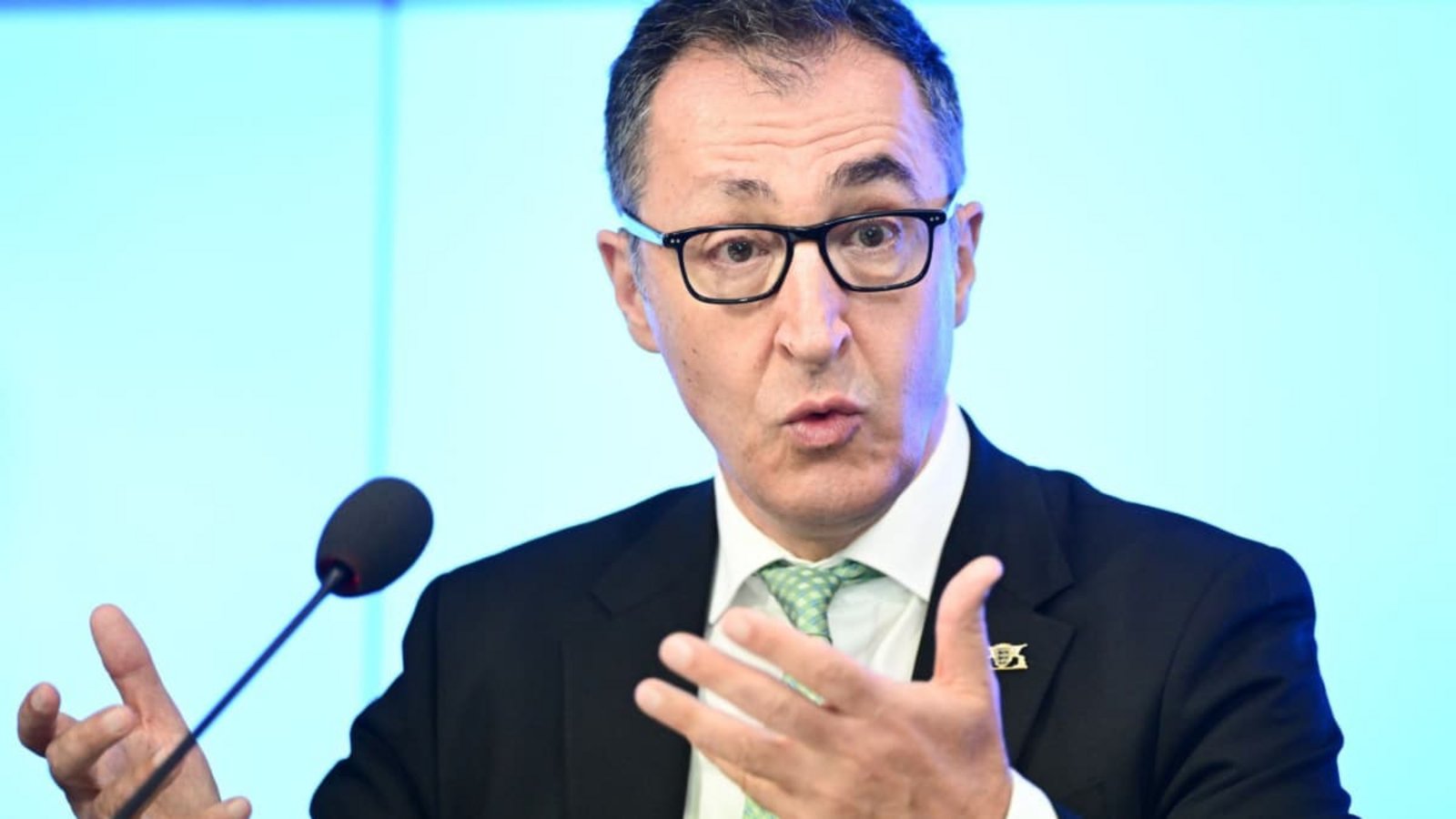 Baden-Württembergs Ministerpräsident Cem Özdemir (Grüne) hat seine Forderung nach möglichen AfD-Verbotsverfahren in einzelnen Bundesländern konkretisiert (Archivfoto).Bernd Weißbrod/dpa Baden-Württembergs Ministerpräsident Cem Özdemir (Grüne) hat seine Forderung nach möglichen AfD-Verbotsverfahren in einzelnen Bundesländern konkretisiert (Archivfoto).Bernd Weißbrod/dpa