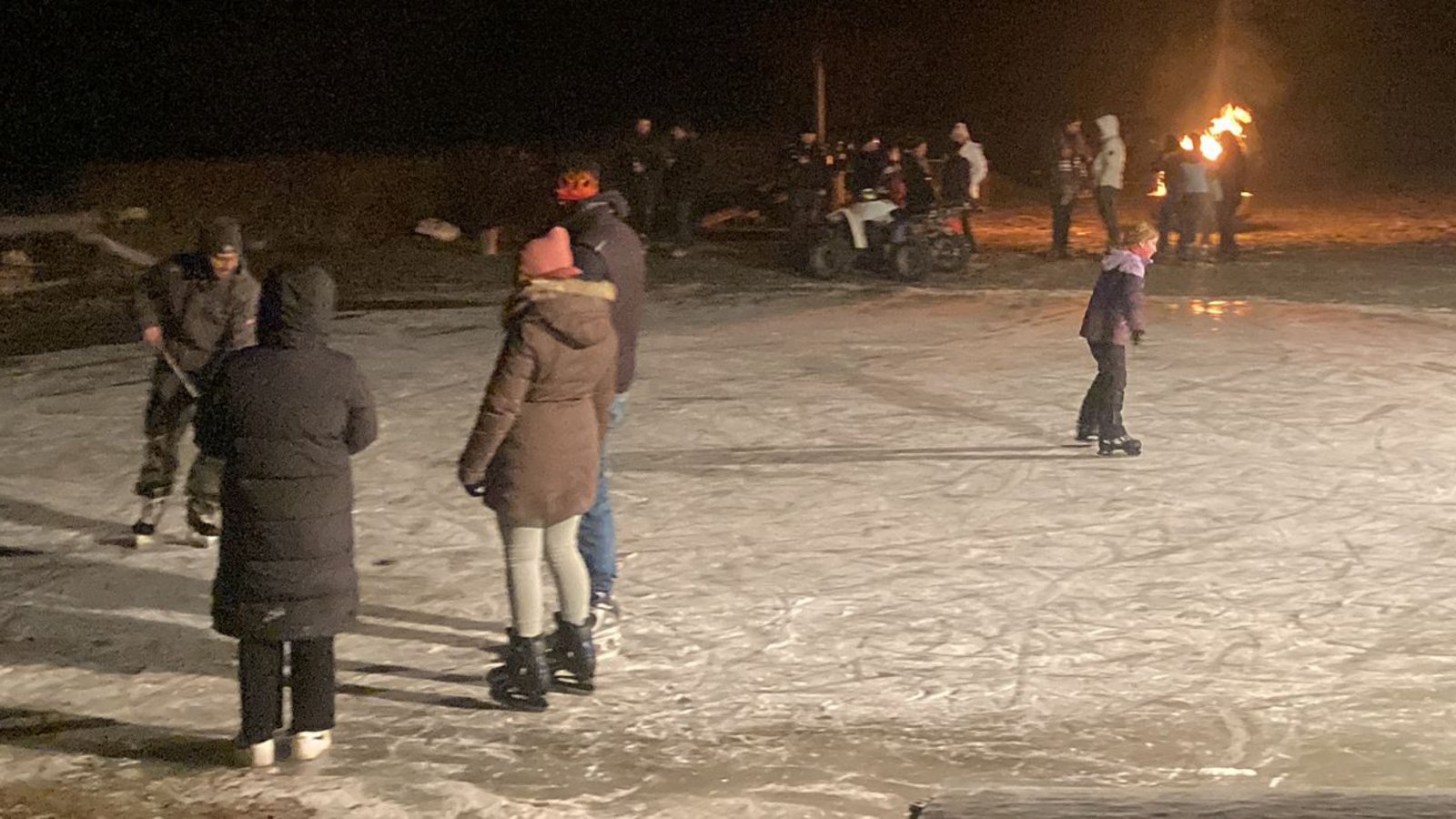 Eislaufen RFZV Nussdorf Reitverein Reiterzentrum Rapp Winter Schlittschuhlaufen Foto:p