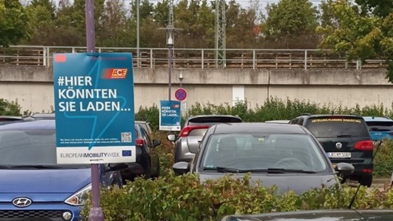 Plakataktion am Vaihinger Bahnhof.  Foto: p