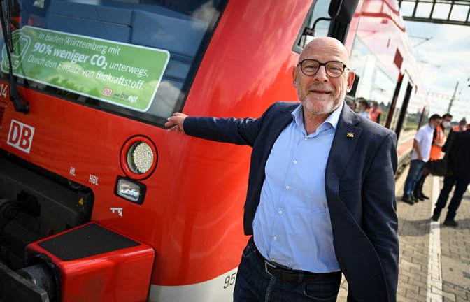 Winfried Hermann wirbt als Landesverkehrsminister für die Nutzung von Bus und Bahn.<span class='image-autor'>Foto: dpa/Felix Kästle</span>