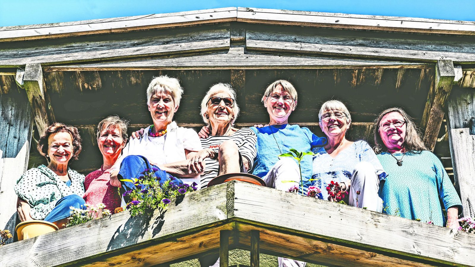 Ungewöhnliche Wohngemeinschaft: Gertrud Bleifuß, Dorothee Nau, Beatrix Hassert, Runa Rittler, Fritzi Schöfer, Erla Spatz-Zöllner und Petra Matria Bernas (von links).Foto: Andreas Reiner Ungewöhnliche Wohngemeinschaft: Gertrud Bleifuß, Dorothee Nau, Beatrix Hassert, Runa Rittler, Fritzi Schöfer, Erla Spatz-Zöllner und Petra Matria Bernas (von links).Foto: Andreas Reiner