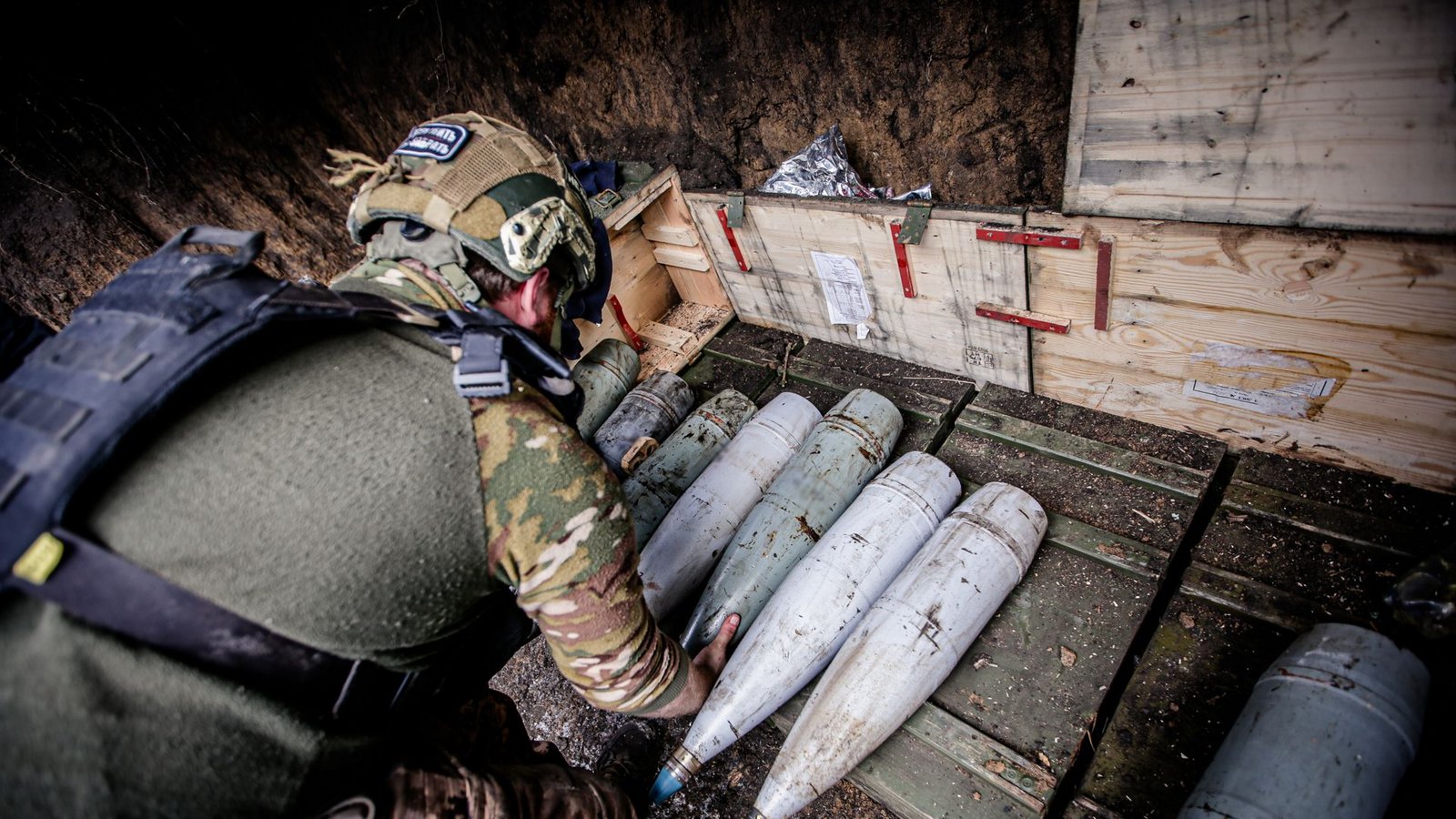 Ukrainischer Soldat einer ArtillerieeinheitFoto: IMAGO/Funke Foto Service