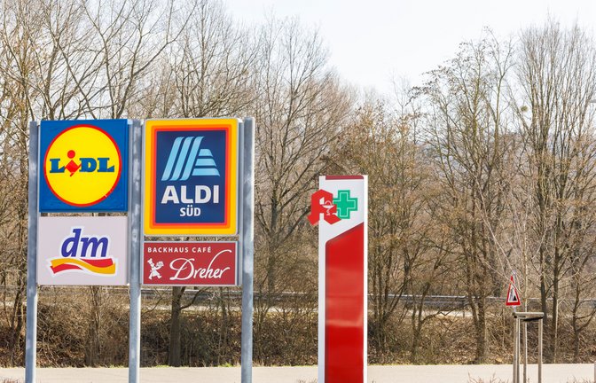 Beide Discounter senken die Preise für Kaffee der Eigenmarke.<span class='image-autor'>Foto: Herr.Stock / shutterstock.com</span>