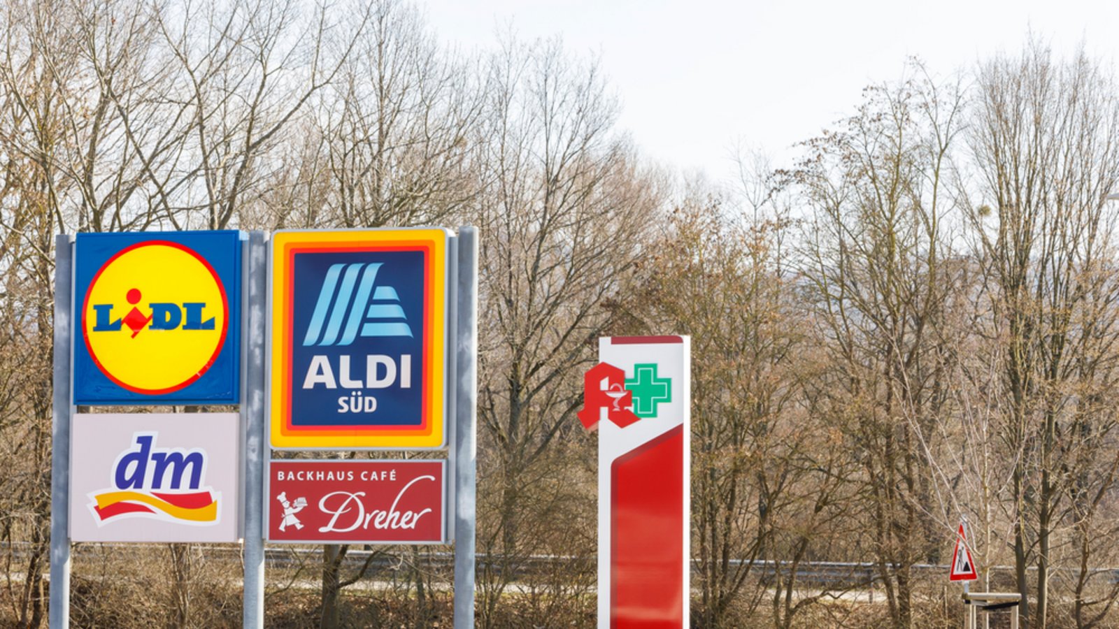 Beide Discounter senken die Preise für Kaffee der Eigenmarke.Foto: Herr.Stock / shutterstock.com Beide Discounter senken die Preise für Kaffee der Eigenmarke.Foto: Herr.Stock / shutterstock.com