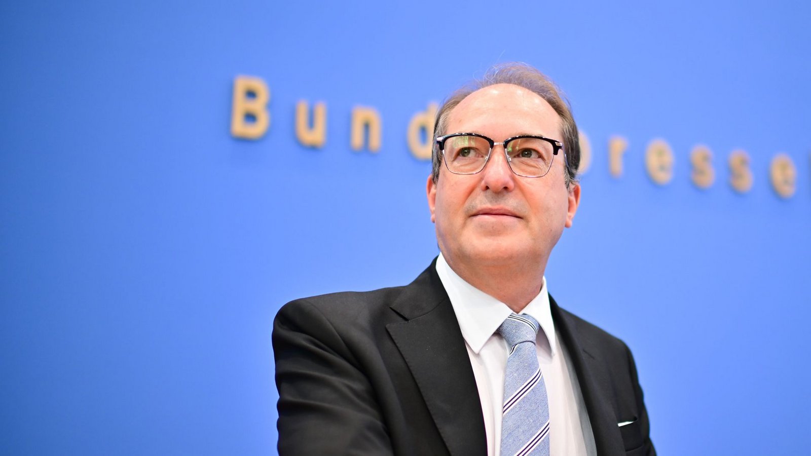 Bundesinnenminister Alexander Dobrindt (CSU) will Kompetenzen für die Bundeswehr.Foto: Sebastian Christoph Gollnow/dpa