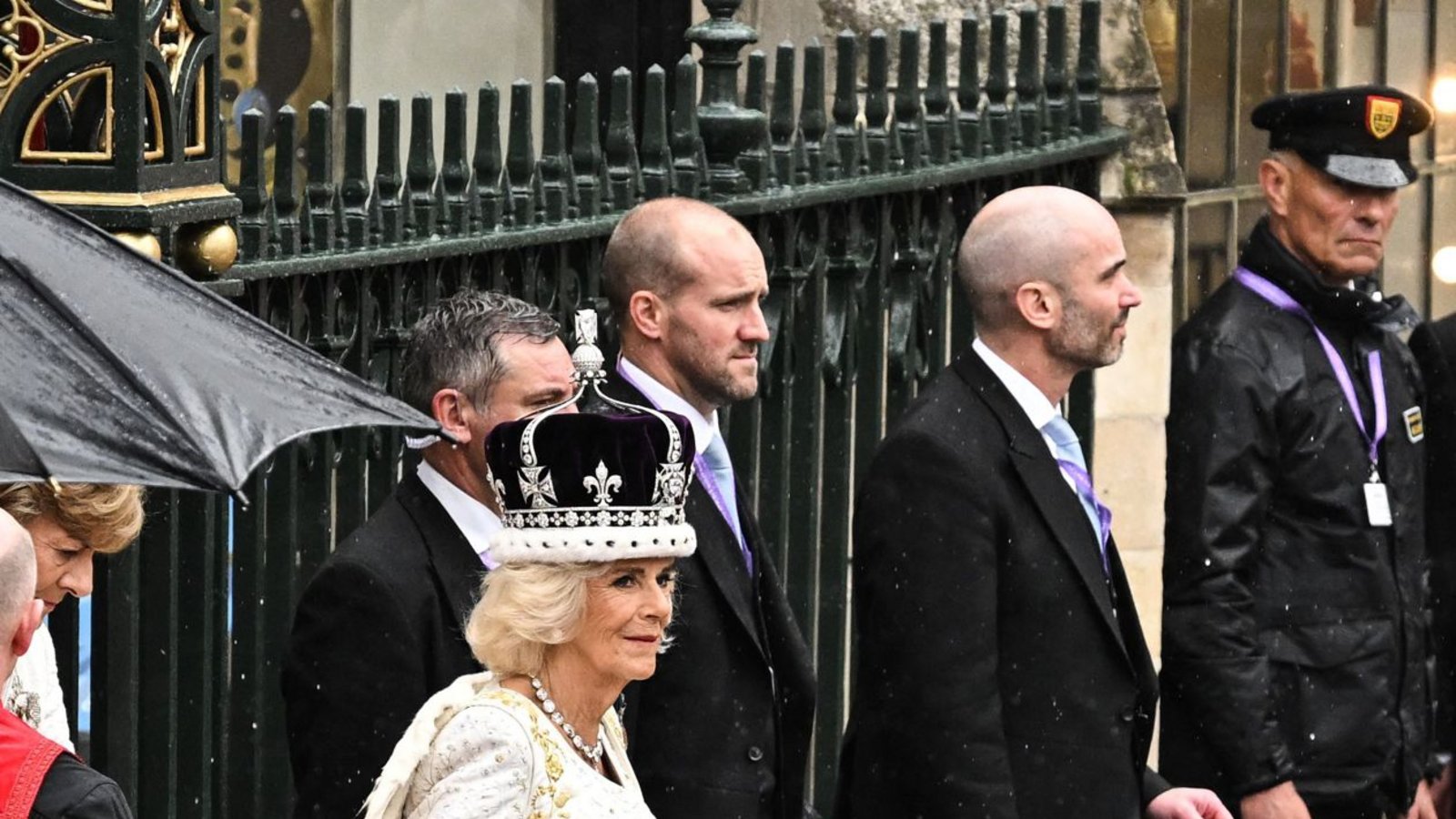 Ganz in weiß: Königin CamillaFoto: AFP/PAUL ELLIS