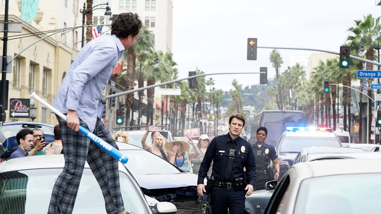 John Nolan (Nathan Fillion) ermittel als Polizeineuling in den Straßen von L.A.Foto: imago images/Everett Collection/Eric McCandless via www.imago-images.de