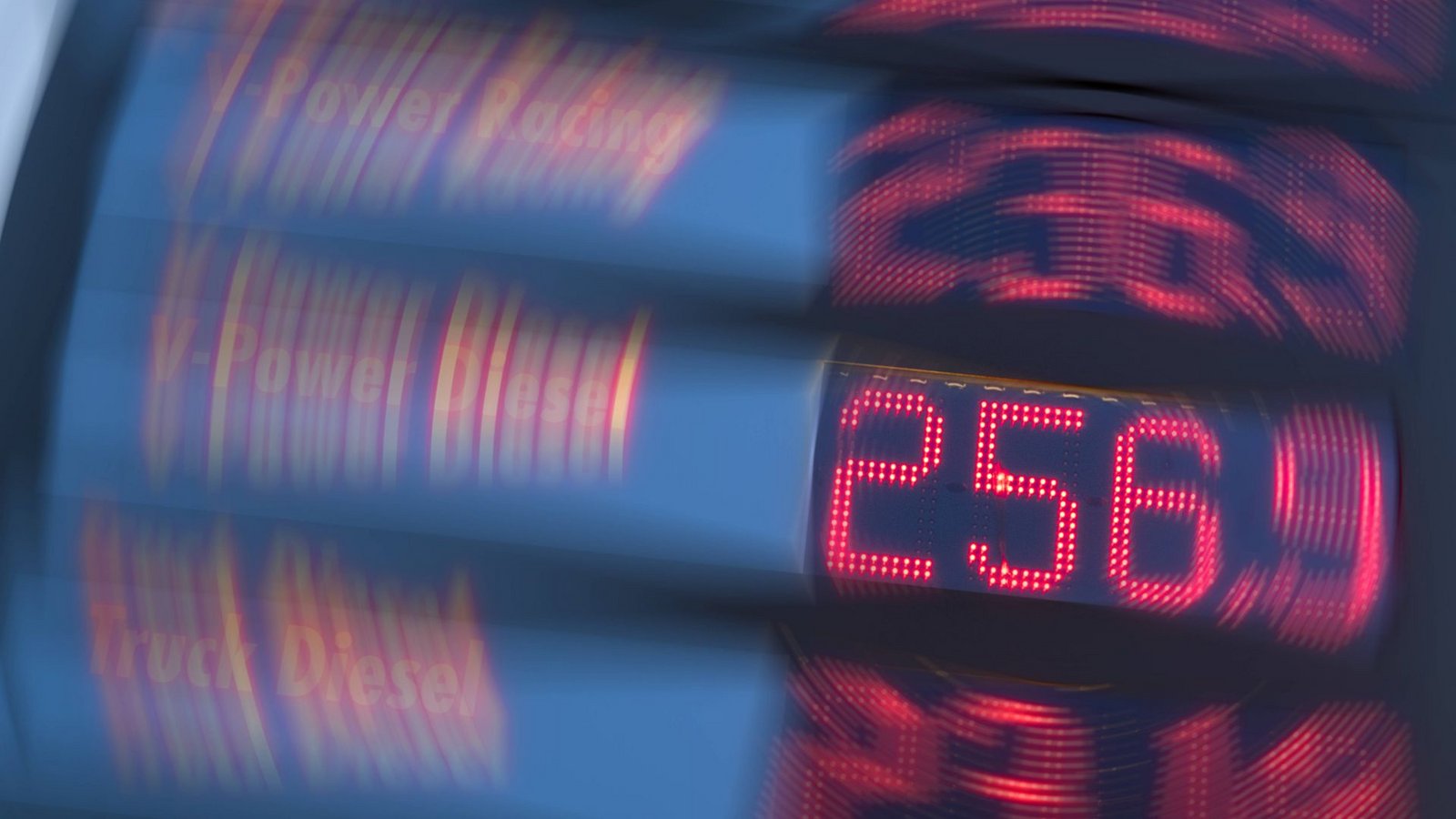 Digitale Preistafel für Kraftstoff an einer Tankstelle.Foto: IMAGO/Wolfilser/IMAGO