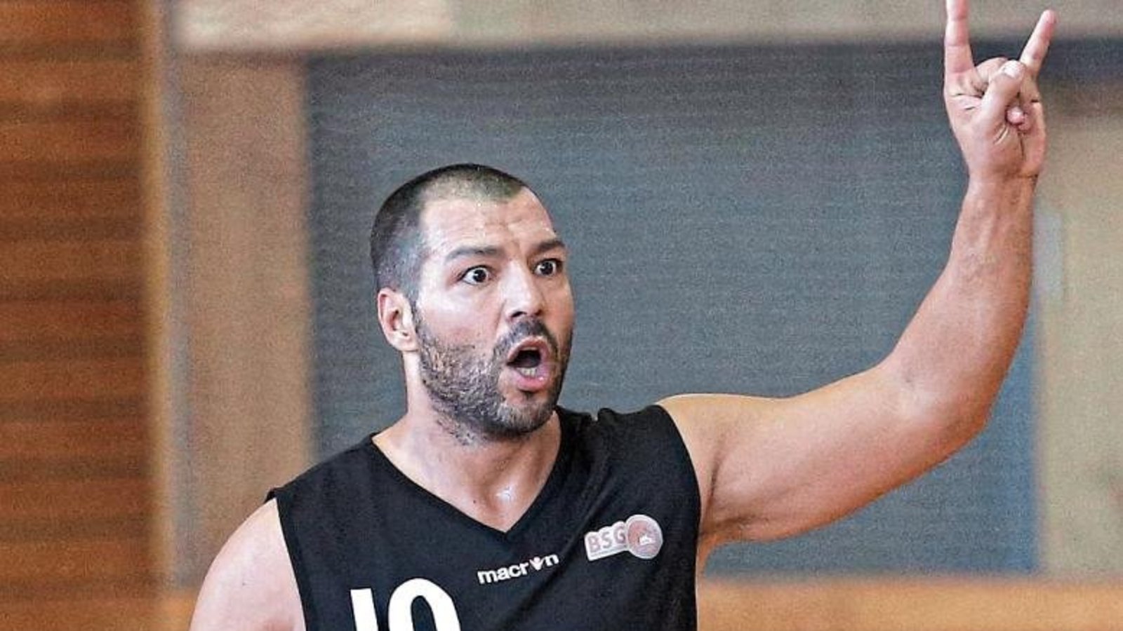 Egal welche Anweisung Themis Koupidis im Spiel gegen die Tigers aus Tübingen gegeben hat, der Spielertrainer der BSG fand am Samstag kein Gehör. Foto: Archiv/Küppers Egal welche Anweisung Themis Koupidis im Spiel gegen die Tigers aus Tübingen gegeben hat, der Spielertrainer der BSG fand am Samstag kein Gehör. Foto: Archiv/Küppers
