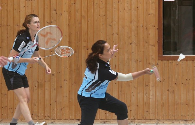 Kathrin Kadura (links) und Marife Hämmerle hatten bis zum letzten Spiel die Chance auf den Turniersieg, mussten aber mit Platz zwei im Frauendoppel der Klasse C vorlieb nehmen.