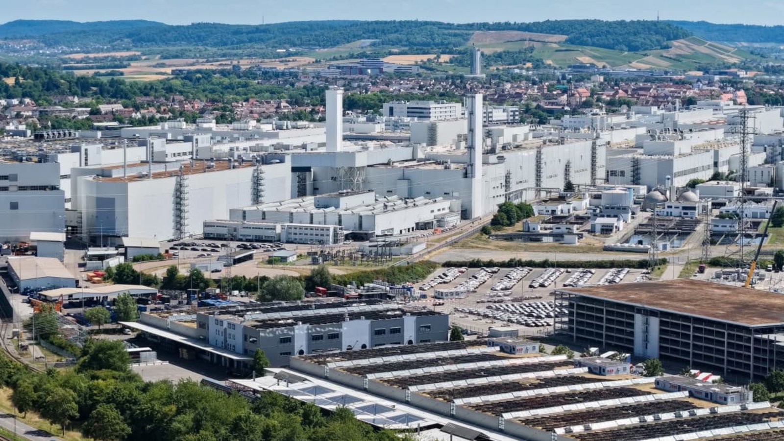 Blick auf das Werk des Autoherstellers Audi in Neckarsulm. In der Autoindustrie geht die Beschäftigung stark zurück.Bernd Weißbrod/dpa Blick auf das Werk des Autoherstellers Audi in Neckarsulm. In der Autoindustrie geht die Beschäftigung stark zurück.Bernd Weißbrod/dpa