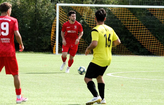 Der Oeffinger Innenverteidiger Justin Bren (am Ball) hat sich einmal mehr schwer verletzt und wird dem Team längere Zeit fehlen.<span class='image-autor'>Eva Herschmann</span>