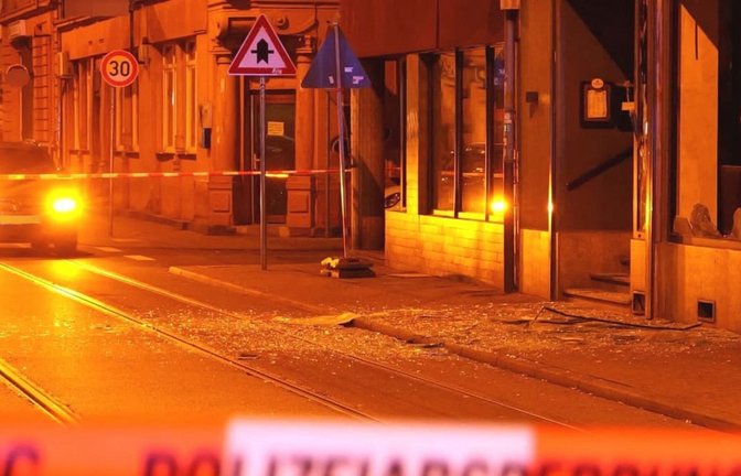 Am Montag war ein Sprengkörper in einem Mannheimer Café explodiert. Die Polizei ermittelt in alle Richtungen, wer die Tat verübte und wem sie galt.<span class='image-autor'>Rene Priebe/dpa</span>