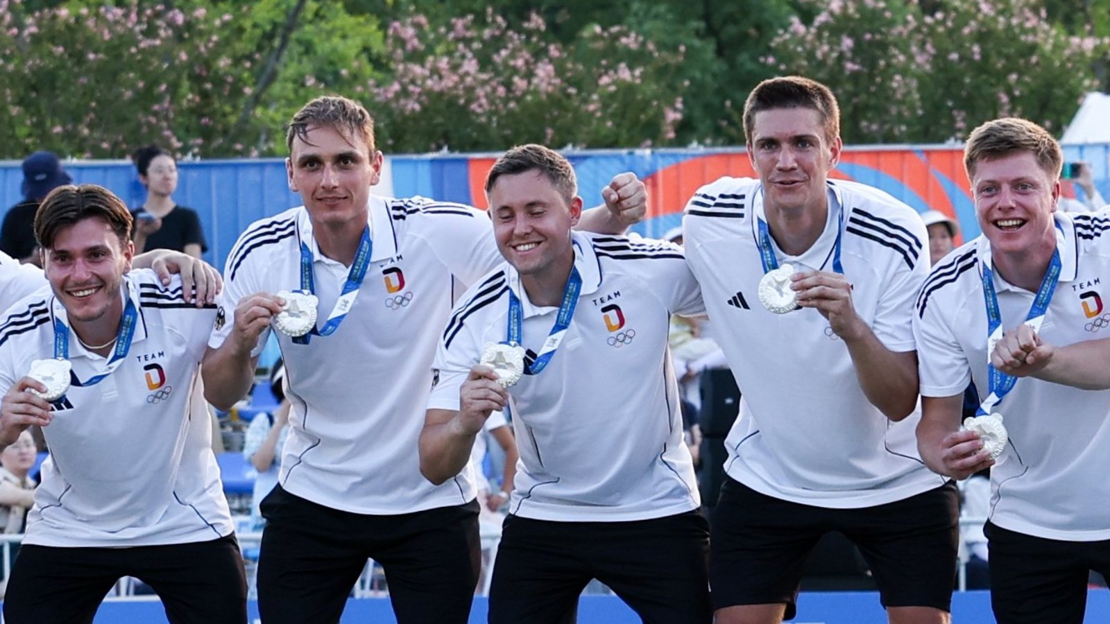 Gold verpasst, dafür Silber gewonnen. Das deutsche Faustball-Nationalteam freut sich auch über Rang zwei bei den World Games in China. Foto: Uwe Spille/Deutsche Faustball Liga Gold verpasst, dafür Silber gewonnen. Das deutsche Faustball-Nationalteam freut sich auch über Rang zwei bei den World Games in China. Foto: Uwe Spille/Deutsche Faustball Liga