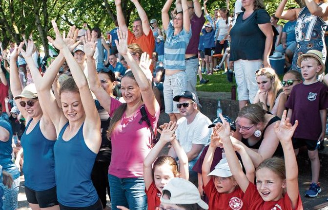 Mit dem Turntiger-Tanz wird das Gaukinderturnfest in Mühlacker eröffnet. Foto: Fotomoment