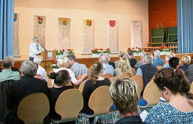 Die Bürger fragten viel nach den Bauprojekten des Gewerbeparks Eichwald.  Foto: Thomaser