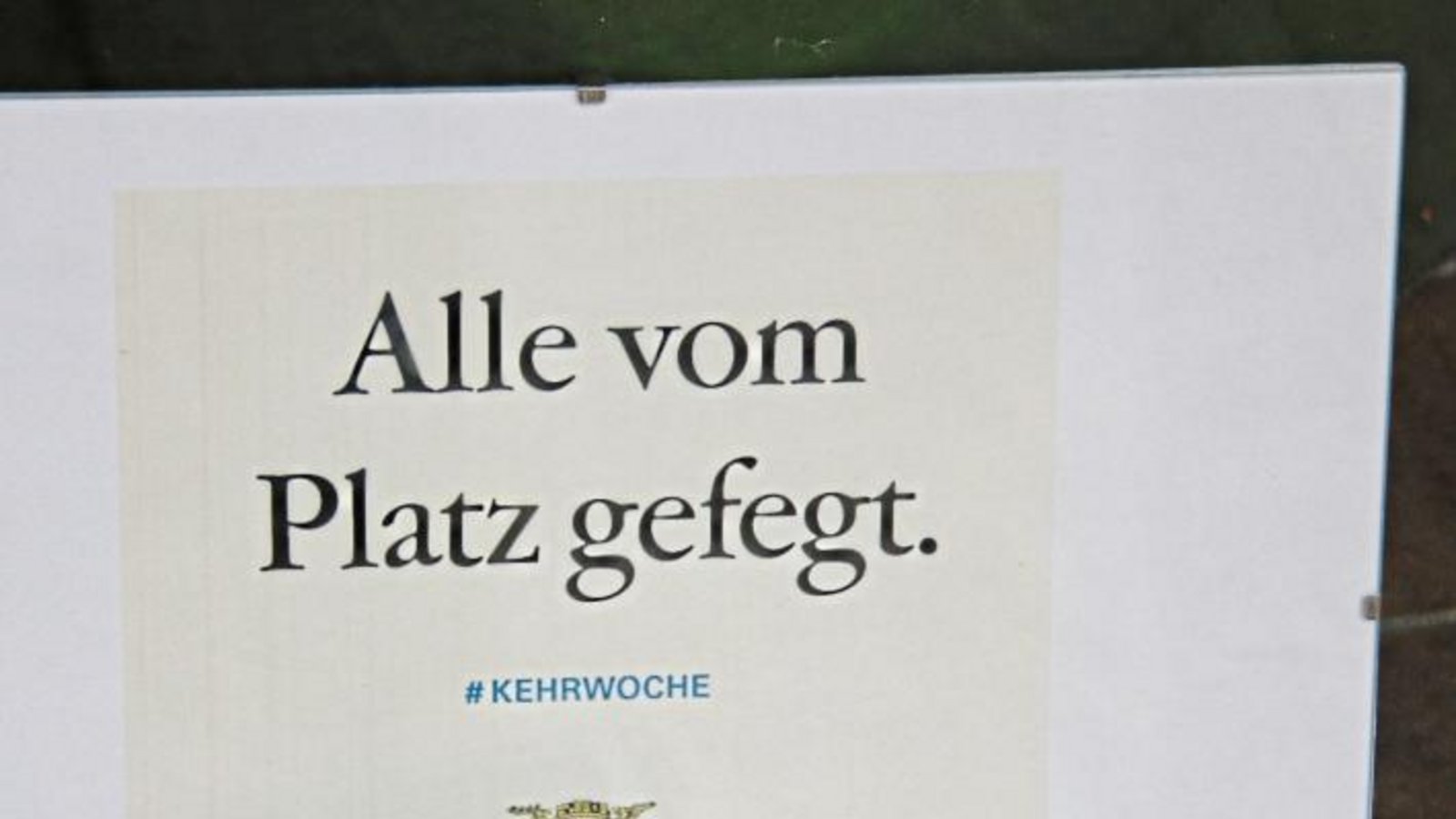 Kleine Randnotiz bei der Kehrwochen-Ausstellung im Haus Kern in der Vaihinger Fußgängerzone. Foto: Bögel Kleine Randnotiz bei der Kehrwochen-Ausstellung im Haus Kern in der Vaihinger Fußgängerzone. Foto: Bögel