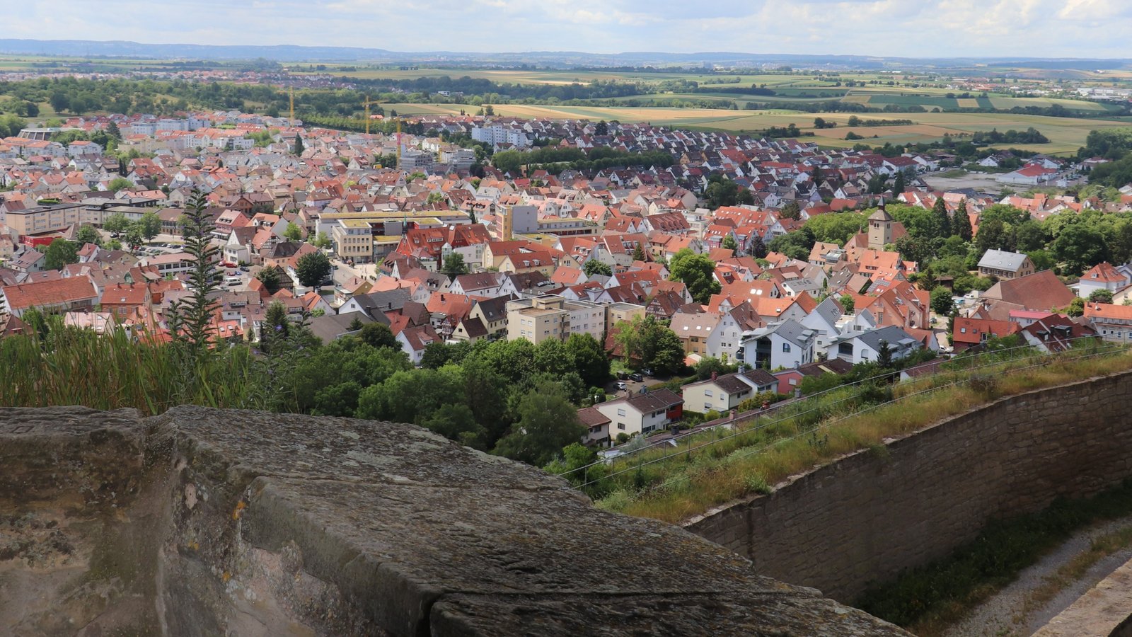 Von oben bietet sich ein schöner Ausblick auf das gleichnamige Städtle.