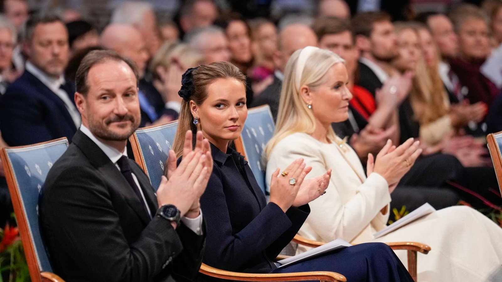 Von links: Kronprinz Haakon, Prinzessin Ingrid Alexandra und Kronprinzessin Mette-Marit (Archivbild).Foto: Ole Berg-Rusten/NTB/dpa/Ole Berg-Rusten Von links: Kronprinz Haakon, Prinzessin Ingrid Alexandra und Kronprinzessin Mette-Marit (Archivbild).Foto: Ole Berg-Rusten/NTB/dpa/Ole Berg-Rusten