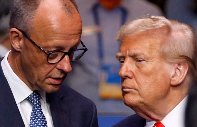 Bundeskanzler Merz (l.) sieht in Trumps Gaza-Plan eine Chance für ein Ende der Gewalt (Archivfoto).<span class='image-autor'>Foto: AFP/LUDOVIC MARIN</span>