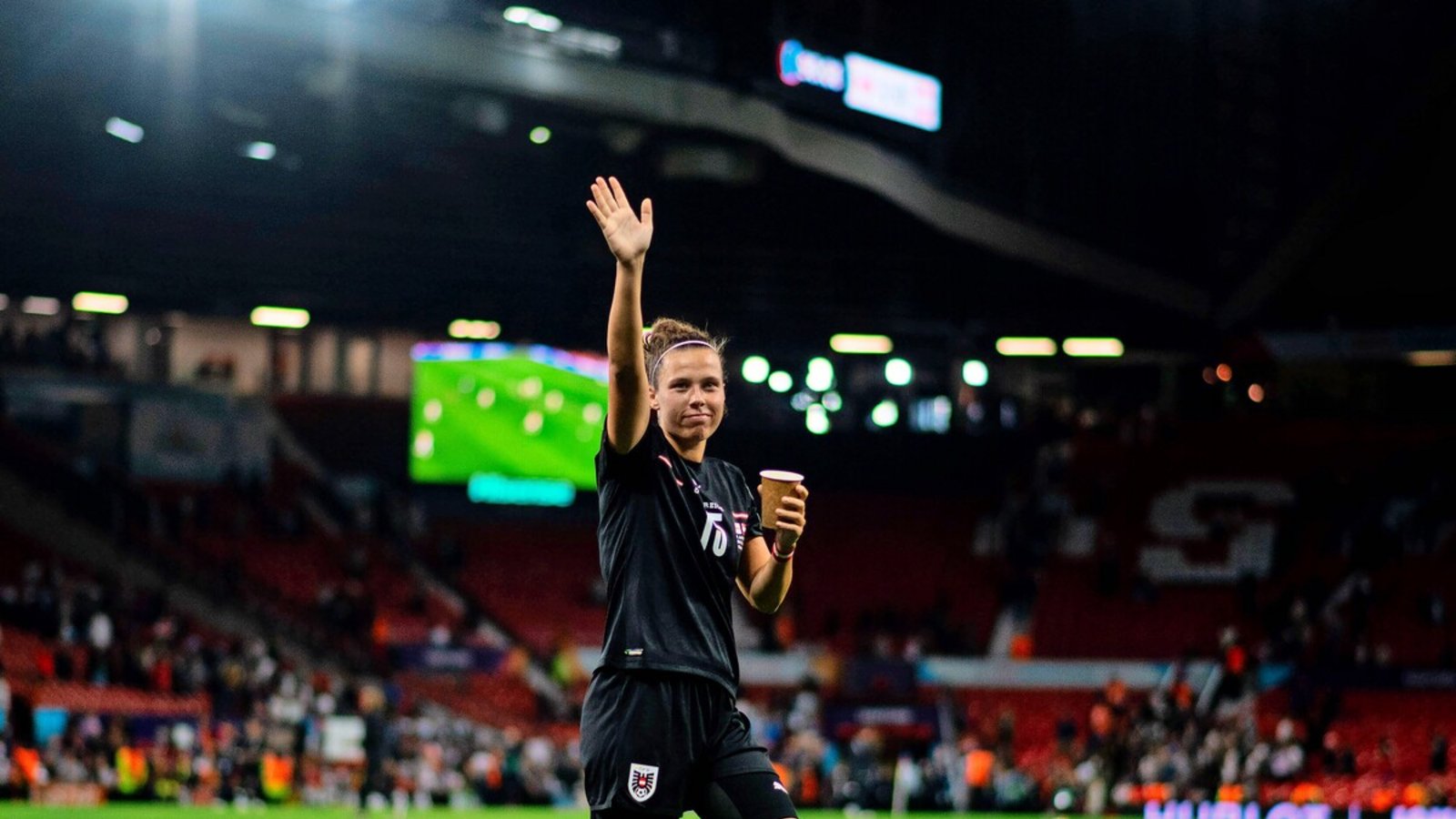 Nicole Billa im Old Trafford von Manchester – am Samstag spielt die Österreicherin mit den Frauen des VfB Stuttgart in der MHP-Arena.Foto: IMAGO/Eibner