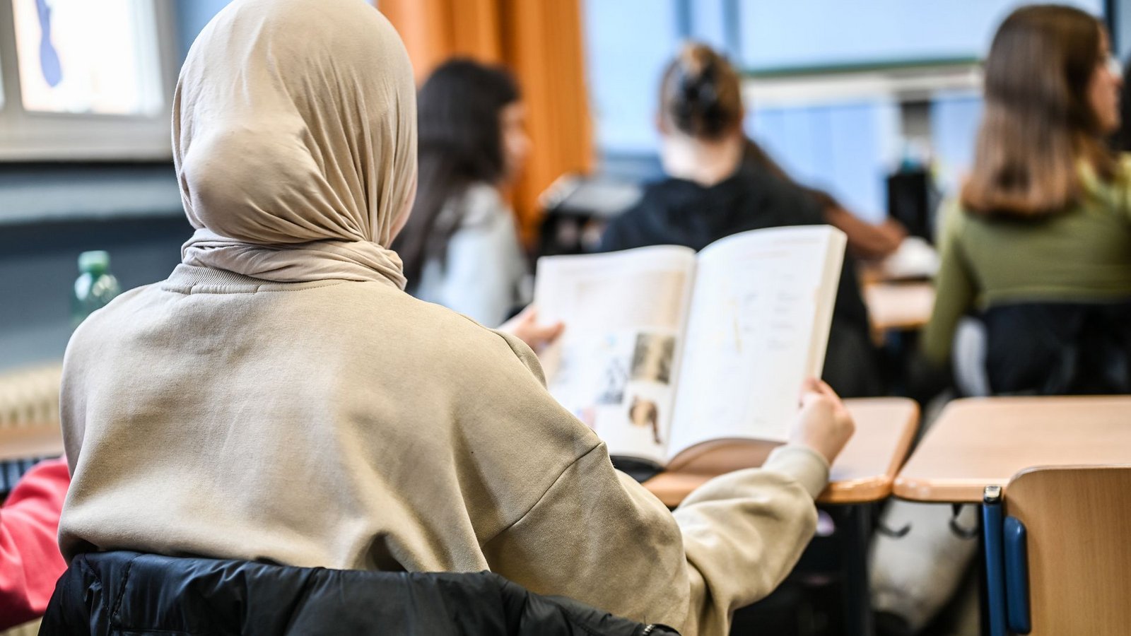 Die schulischen Leistungen von in Deutschland geborenen Kindern, deren Eltern eingewandert sind, sind besser als in vielen anderen Zuwanderungsländern. (Symbolbild)Foto: imago/Funke Foto Services