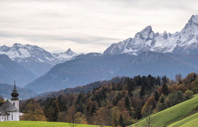 Der Watzmann (r) ist der dritthöchste Berg Deutschlands (2713 Meter).<span class='image-autor'>Foto: Lino Mirgeler/dpa</span>