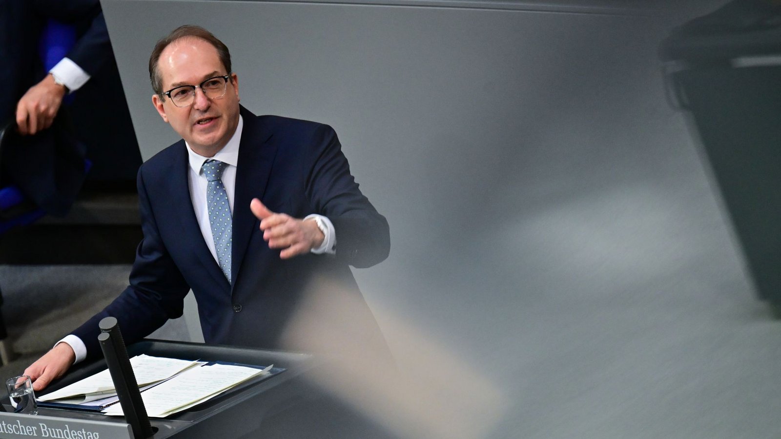 Auf der Suche nach Kontrolle: Bundesinnenminister Alexander Dobrindt (CSU).Foto: Sebastian Christoph Gollnow/dpa Auf der Suche nach Kontrolle: Bundesinnenminister Alexander Dobrindt (CSU).Foto: Sebastian Christoph Gollnow/dpa