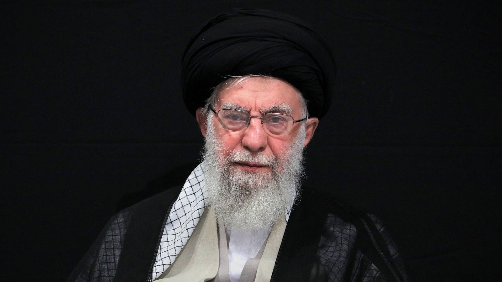 Geschwächt: Irans Religionsführer Ali KhameneiFoto: IMAGO/ZUMA Press Wire/IMAGO/Iranian Supreme Leader'S Office Geschwächt: Irans Religionsführer Ali KhameneiFoto: IMAGO/ZUMA Press Wire/IMAGO/Iranian Supreme Leader'S Office